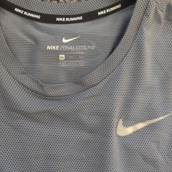 Nike zonal cooling tee/  activewear - Picture 3 of 6